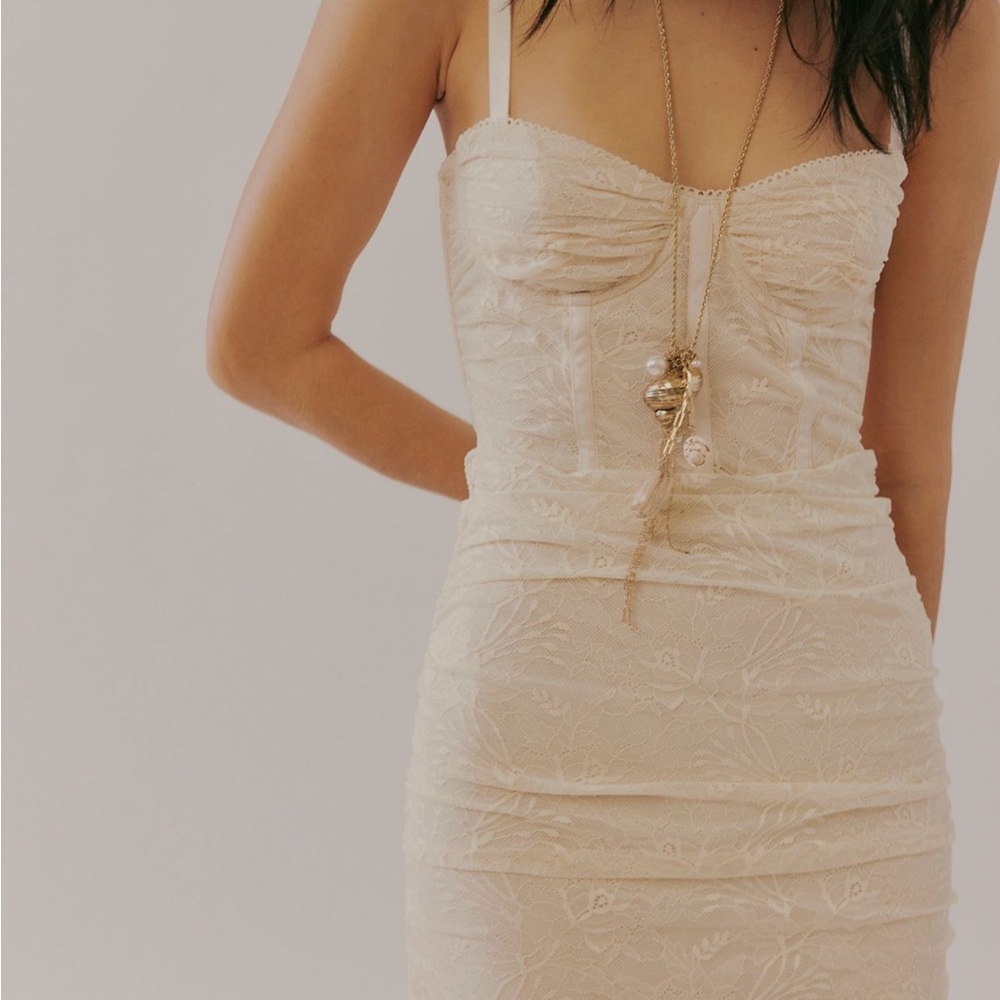 Chic Strapless Cream Dress